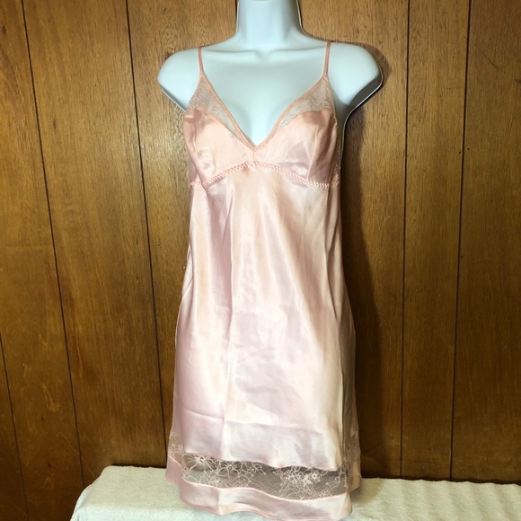 Victoria’s Secret pink slip/chemise size M EUC - Picture 8 of 8